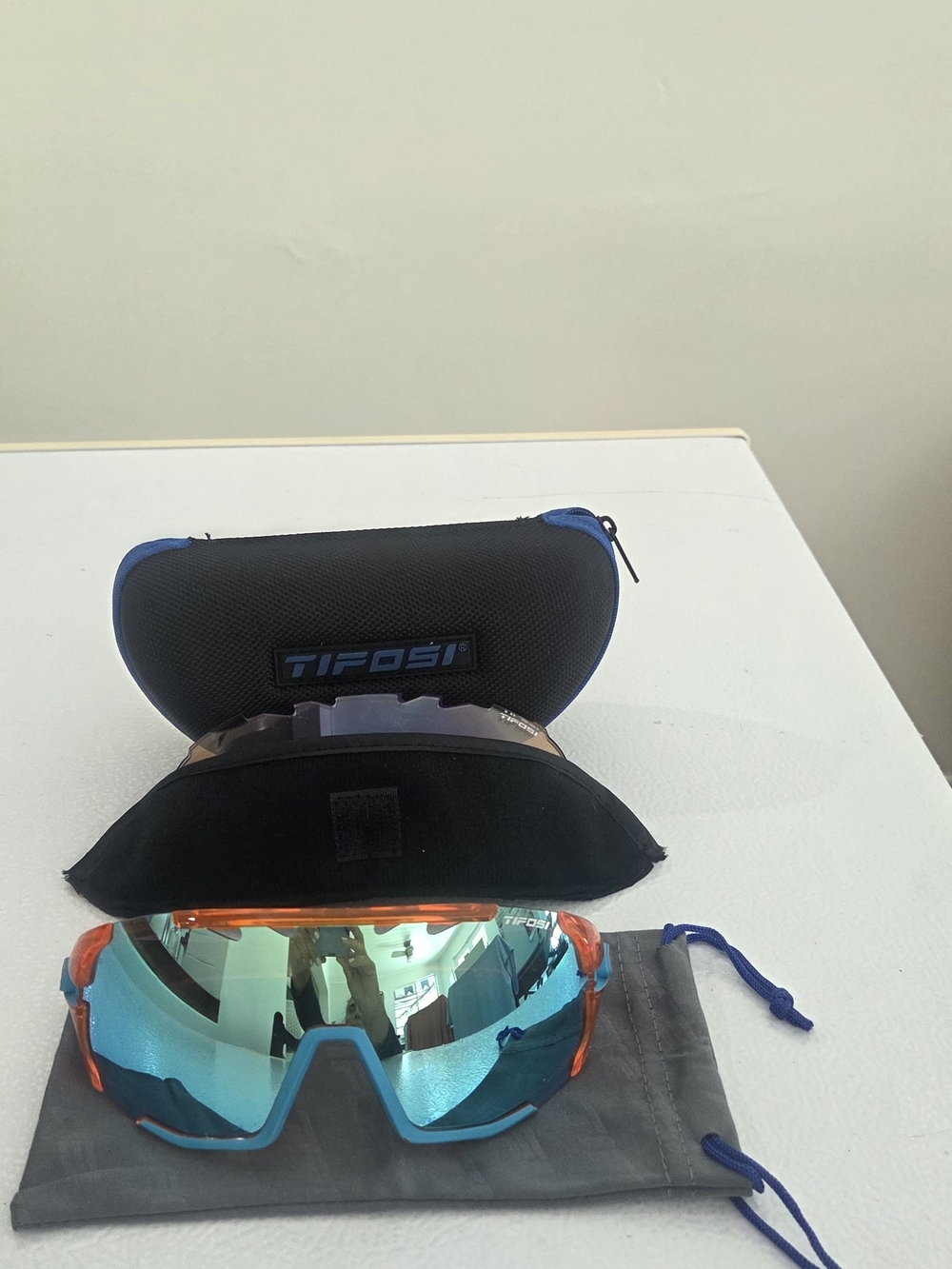 Tifosi Sledge Performance Sport Sunglasses with Case - Never Worn